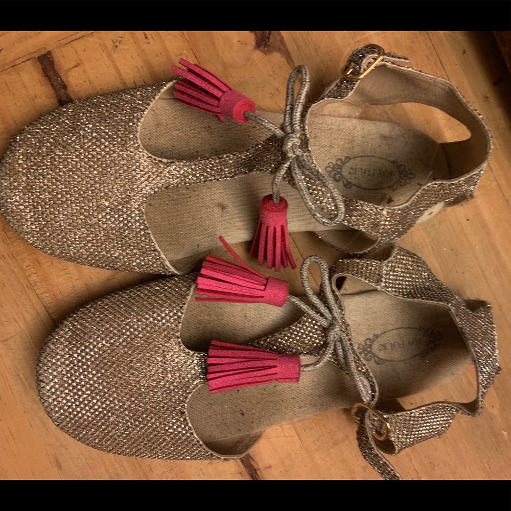 Girls shoes